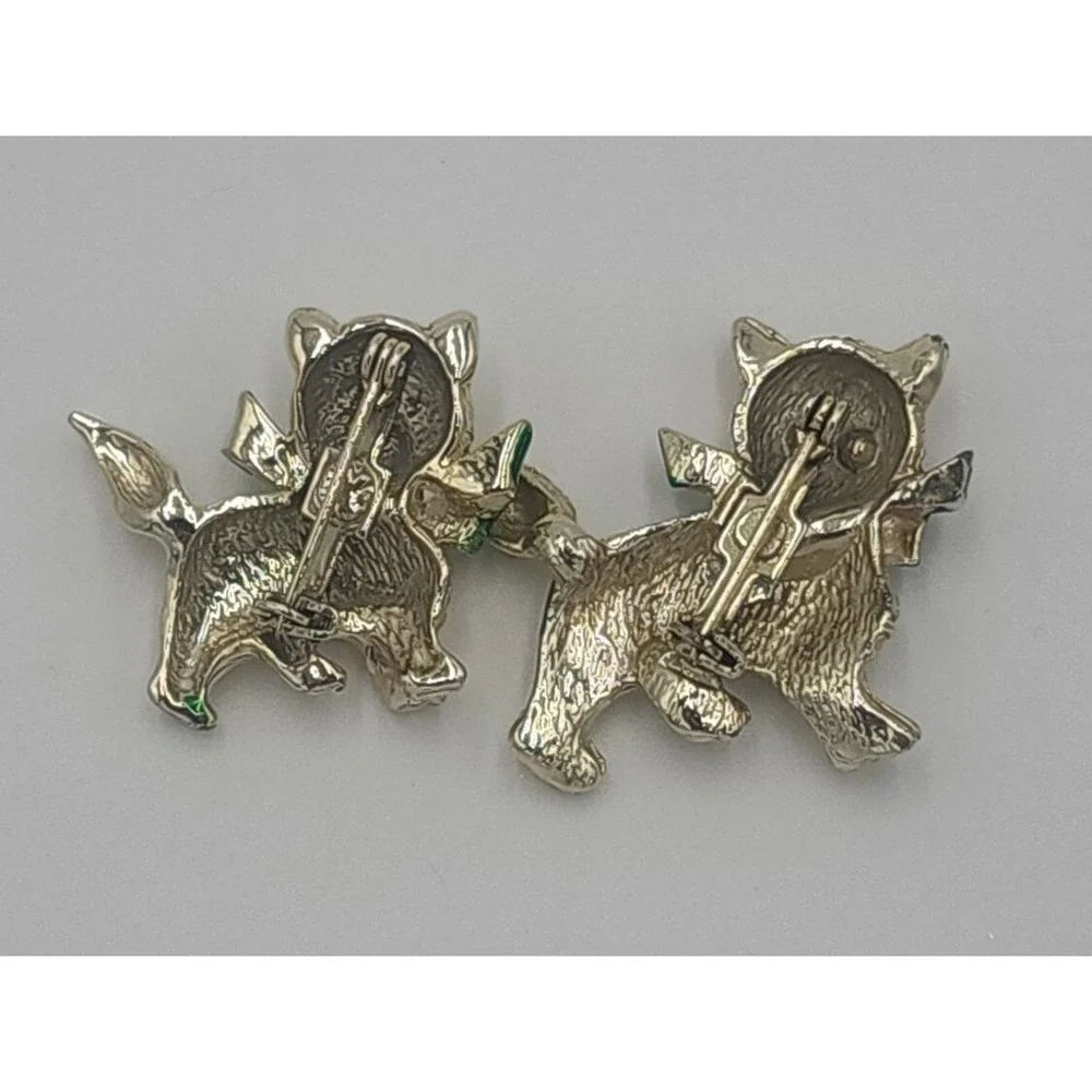 Lot of 2 Vintage gold tone CATs w/ green bow red rhinestone eyes brooch pin‎